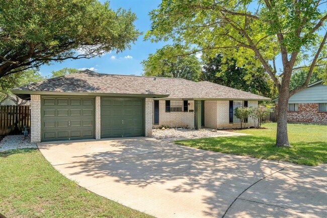 Foto del edificio - 2306 Berry Hill Cir