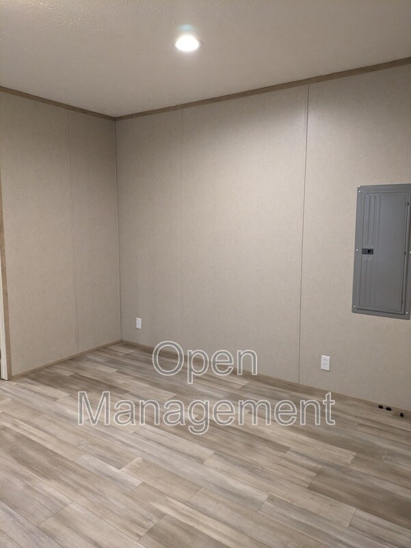 Foto del edificio - 2710 N Farm Rd 137