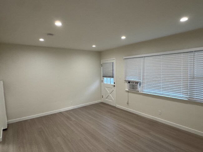 Foto del edificio - 421 E Acacia Ave