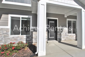 Building Photo - 913 Robert Ave