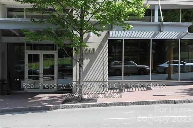 Foto del edificio - 210 N Church St