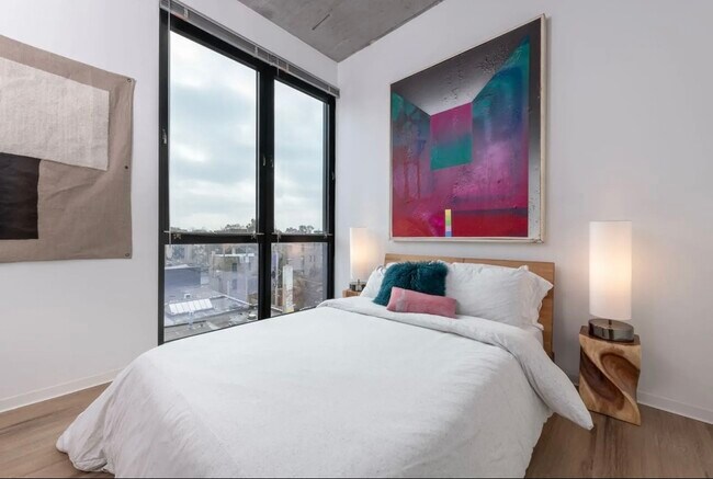 Foto del edificio - 1555 W Division St