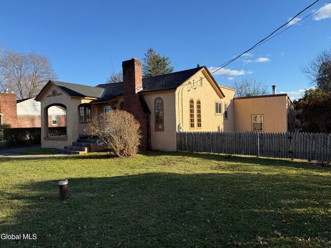 Foto del edificio - 152 E State St