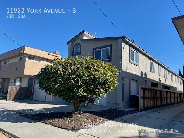 Building Photo - 11922 York Ave