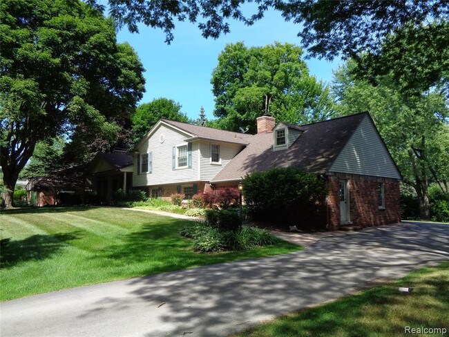 Building Photo - 5107 Wing Lake Rd