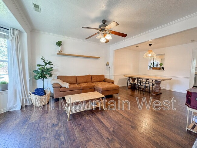 Building Photo - 446 E Parkside Cir