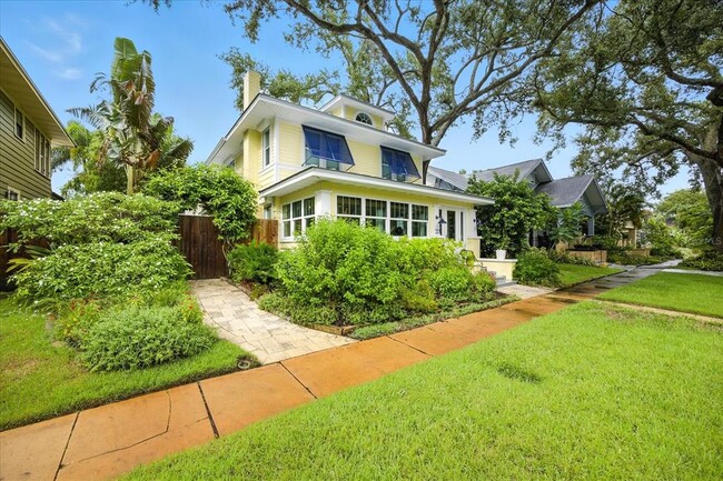 Foto del edificio - 221 13th Ave NE