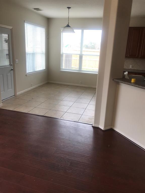 Building Photo - 9017 Sungate Dr