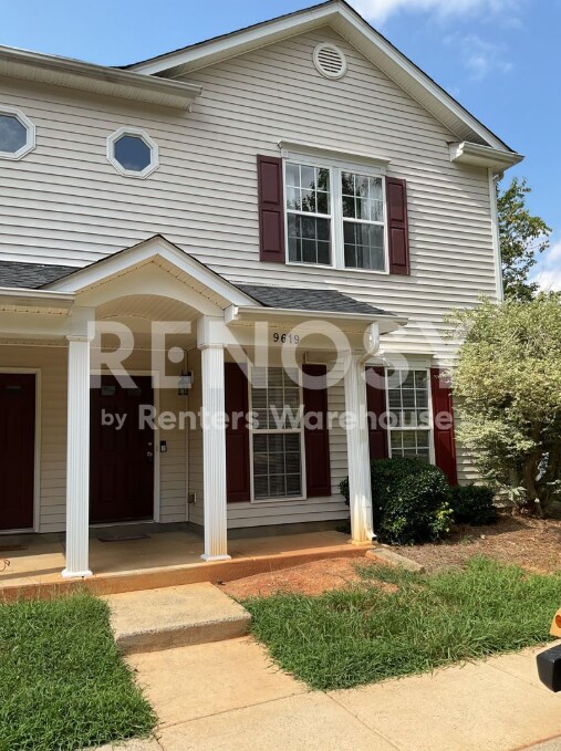 Building Photo - charming Townhome