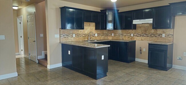Building Photo - 109(209,211)