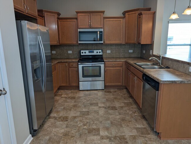 Foto del edificio - Pristine, move in ready Home located in th...
