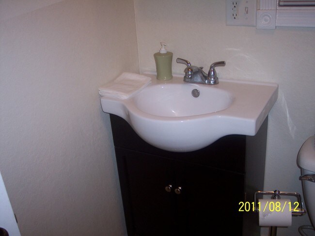 Bathroom - 414 N Joanna Ave