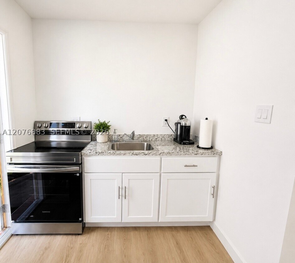 Foto del edificio - 1721 SW 14th St