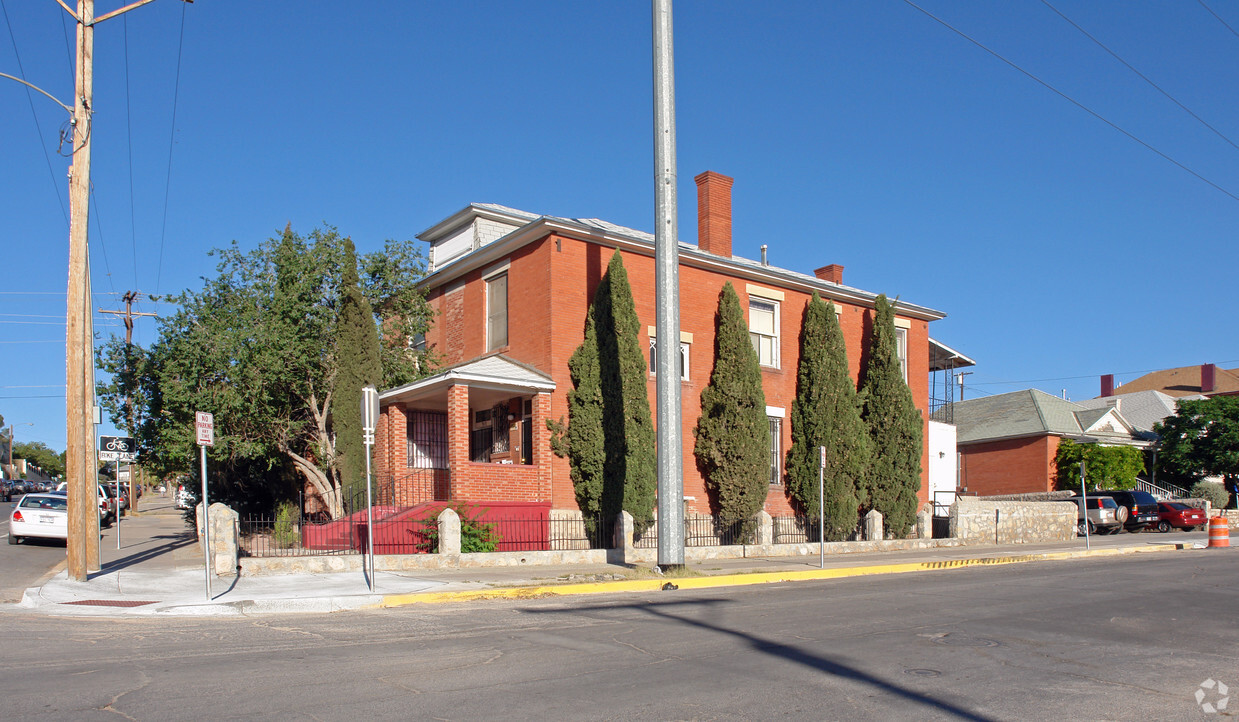 Primary Photo - 201-203 W Rio Grande Ave