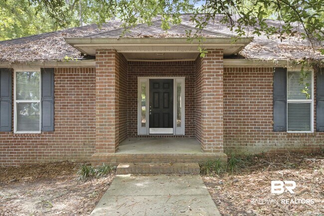 Building Photo - 905 Ryan Ave