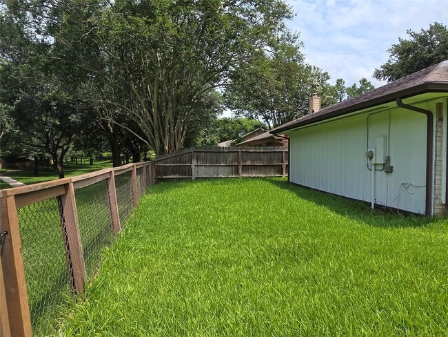 Building Photo - 3434 Streamside Ln