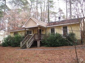 Building Photo - 2813 Dogwood Rd