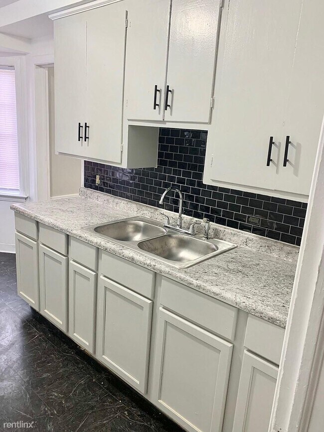 Foto del edificio - 3 br, 1 bath House - 11100 Beaconsfield St