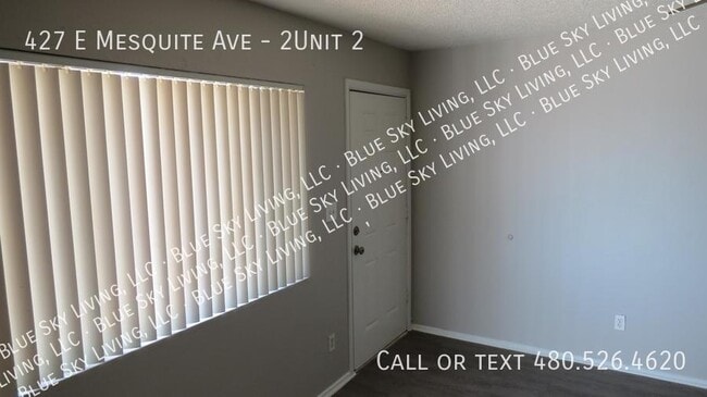 Building Photo - 427 E Mesquite Ave