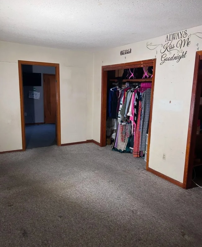 4 bedrooms 1.5 baths - 4 bedrooms 1.5 baths House