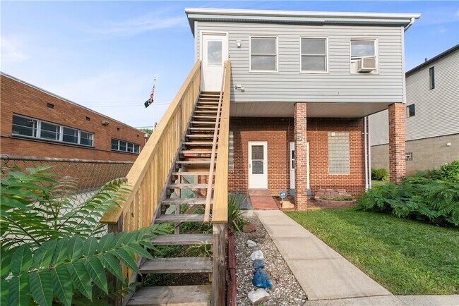 Building Photo - 734 Monongahela Ave