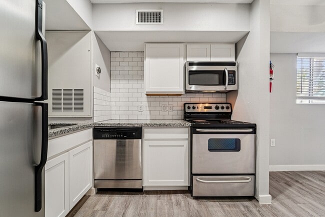 Building Photo - 2807 Beauchamp St