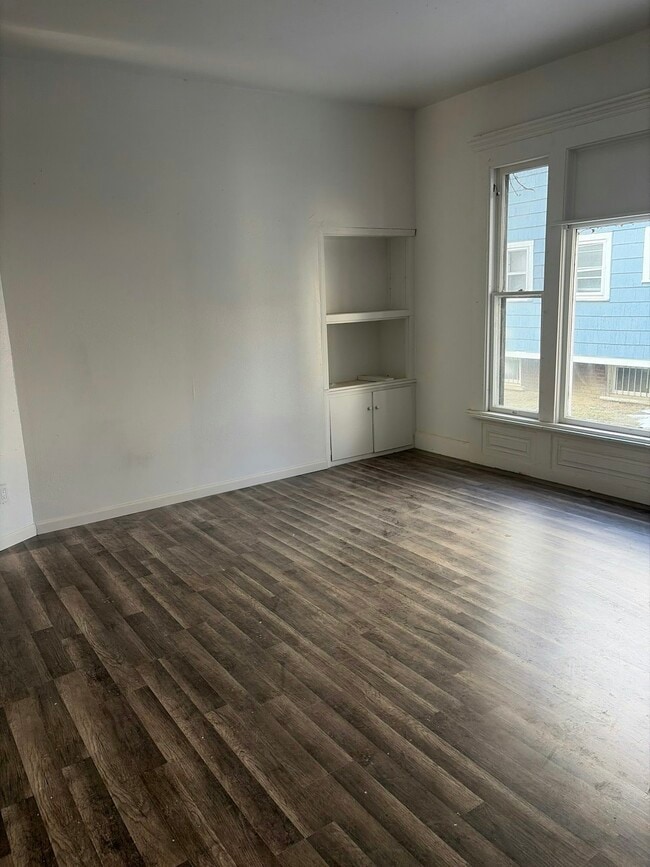 Building Photo - 2618 Collingwood Blvd