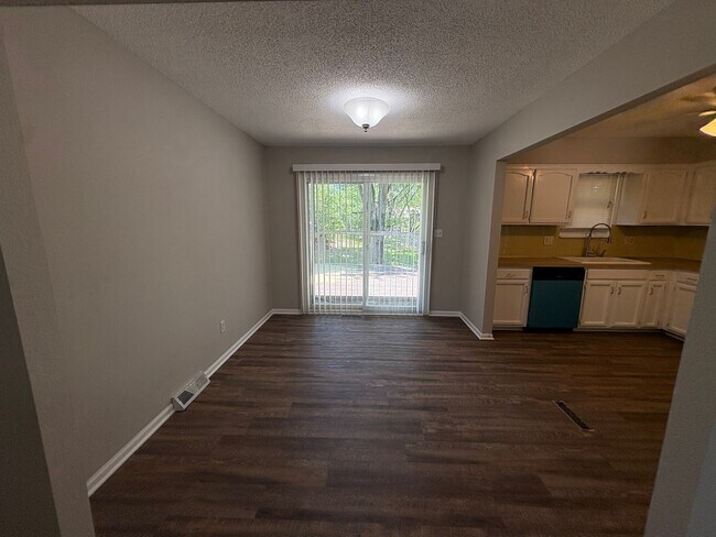Foto del edificio - 3 Bedroom 2 Bathroom Available Now! Blue Springs, MO!!