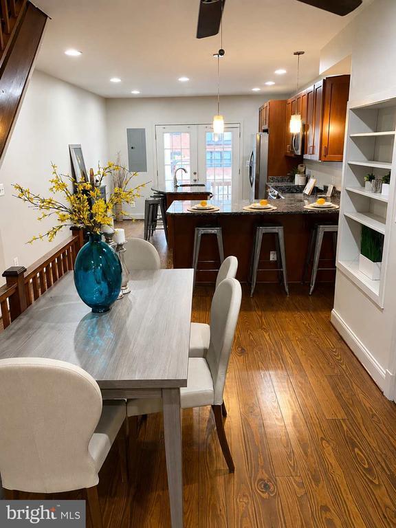 Building Photo - 1832 Light St