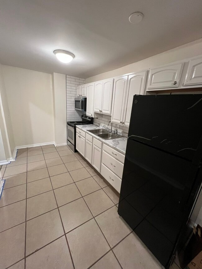 Building Photo - 737 N Central Ave