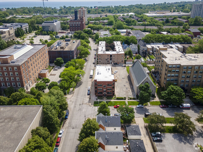 Building Photo - 6103 S Kenwood Ave