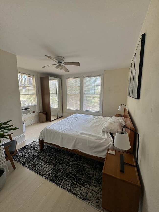 Building Photo - 215 S Howard Ave