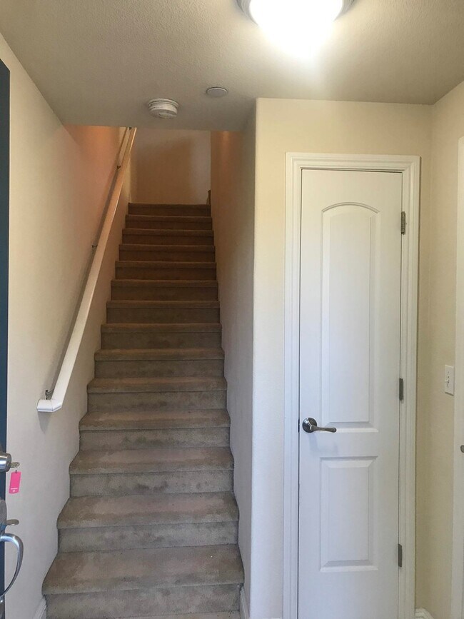 Foto del edificio - Cute Town-home in Truckee River Town-homes Subdivision