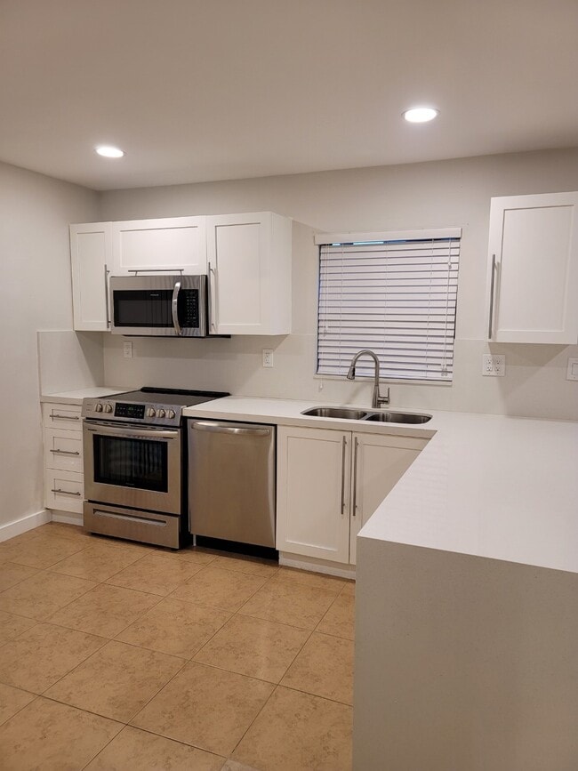 Building Photo - 12735 SW 68th Ln