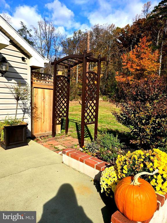 Building Photo - 1951 Conestoga Rd