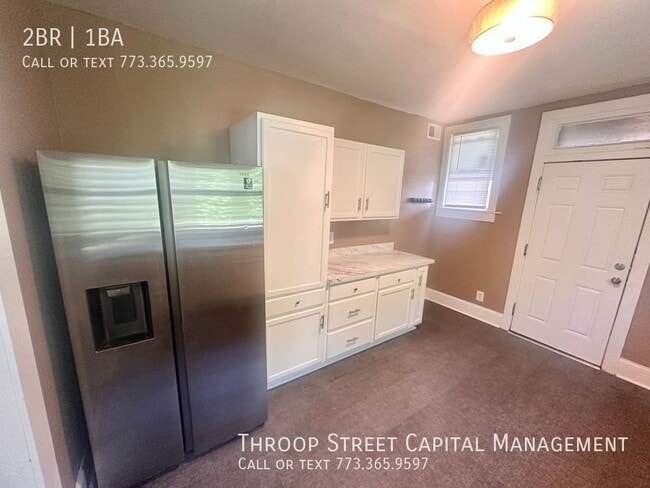Building Photo - Spacious 2Bed 1Bath