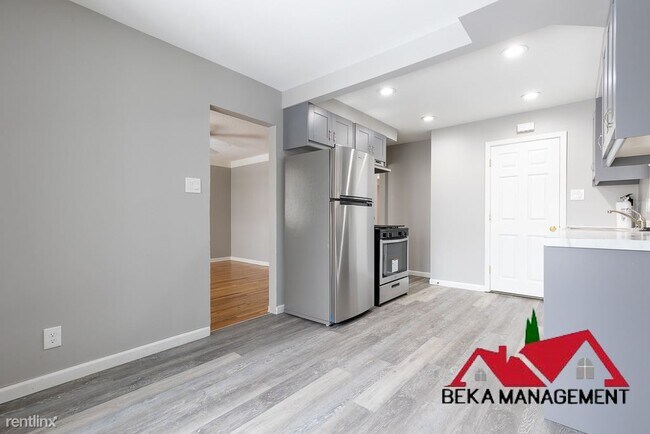 Building Photo - 3 br, 1 bath House - 725 Mayflower Ave