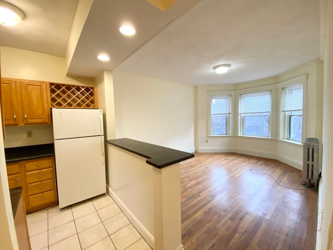 109 Queensberry St, Boston, MA 02215 Apartments in Boston, MA