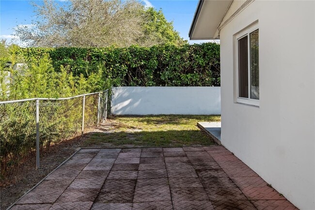 Foto del edificio - 10525 SW 77th Ct