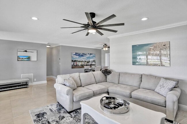 Building Photo - 2600 NE 52nd Ct