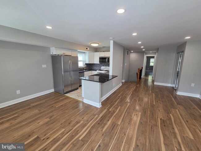 Building Photo - 1701 Scotchbrook Dr