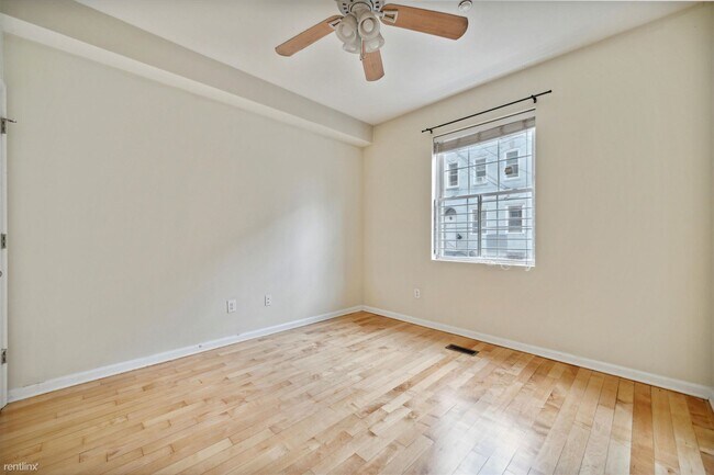 Foto del edificio - 5 br, 2 bath Triplex - 1829 N 18TH ST Unit 1