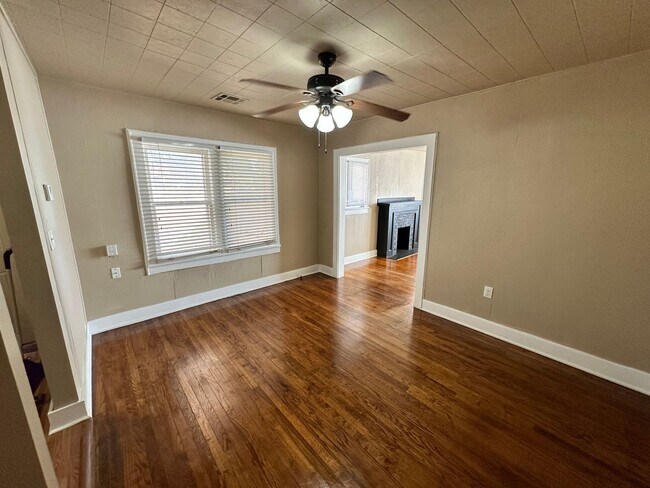 Foto del edificio - Updated 2 bed 1 bath duplex in N OKC