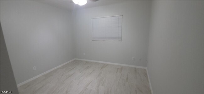 Foto del edificio - 1144 Essex St E