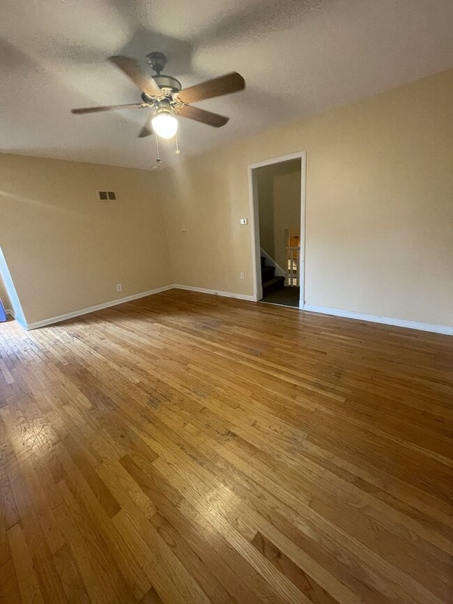 Building Photo - 918 Sylvan Ave