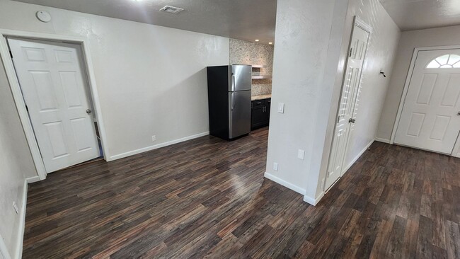 Building Photo - Remodeled 3 bedroom 1 bathroom house in Ed...