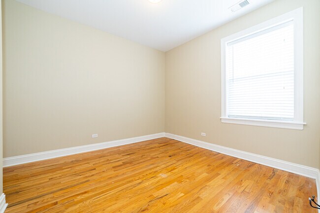 Foto del edificio - 1644 W Greenleaf Ave
