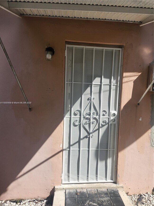Foto del edificio - 110 NE 152nd St