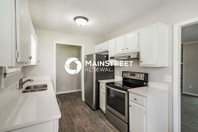 Building Photo - 3 Bedroom Pet-Friendly Home in OLD HICKORY...