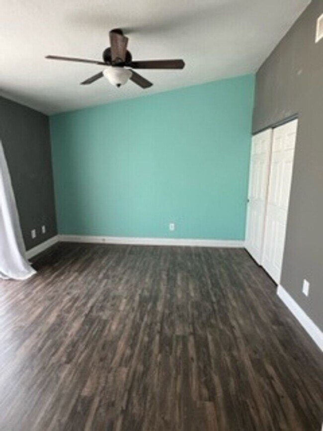 Building Photo - 4 br, 2 bath House - 7901 Farnell Way
